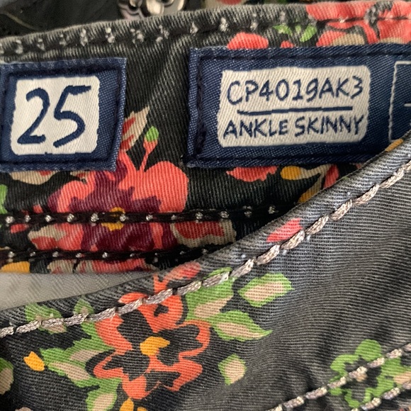 Miss Me 🌻🌺🌷Floral Skinny Jeans 25 NWT - Picture 3 of 10
